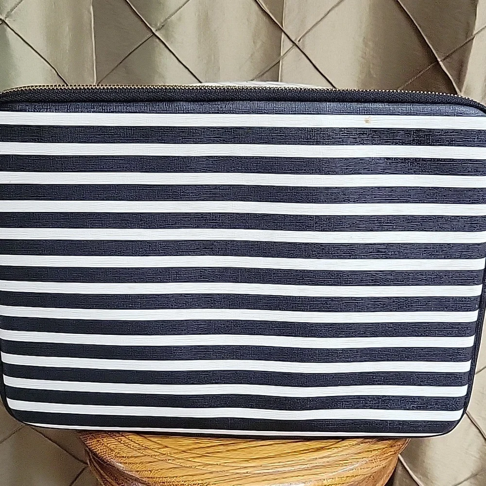 VGUC- Kate Spade Striped Padded Laptop Sleeve